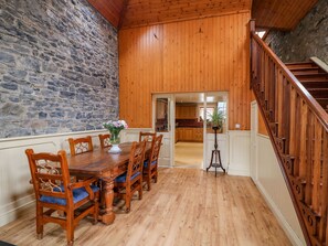 Dishwasher, cookware/dishes/utensils - Coach House (Kilbeg)