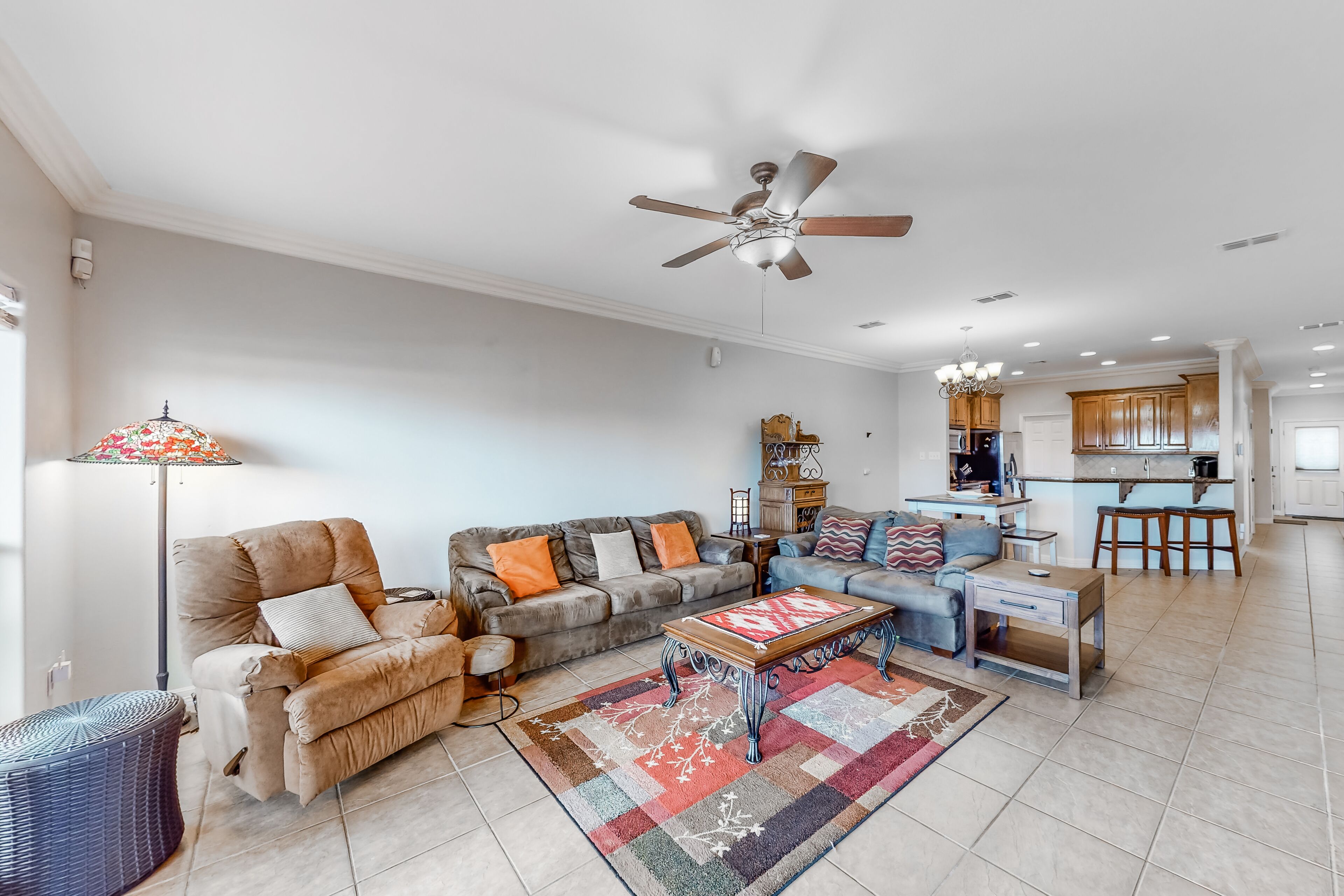 Waterfront townhome with free WiFi, central AC, kayaks & paddleboard