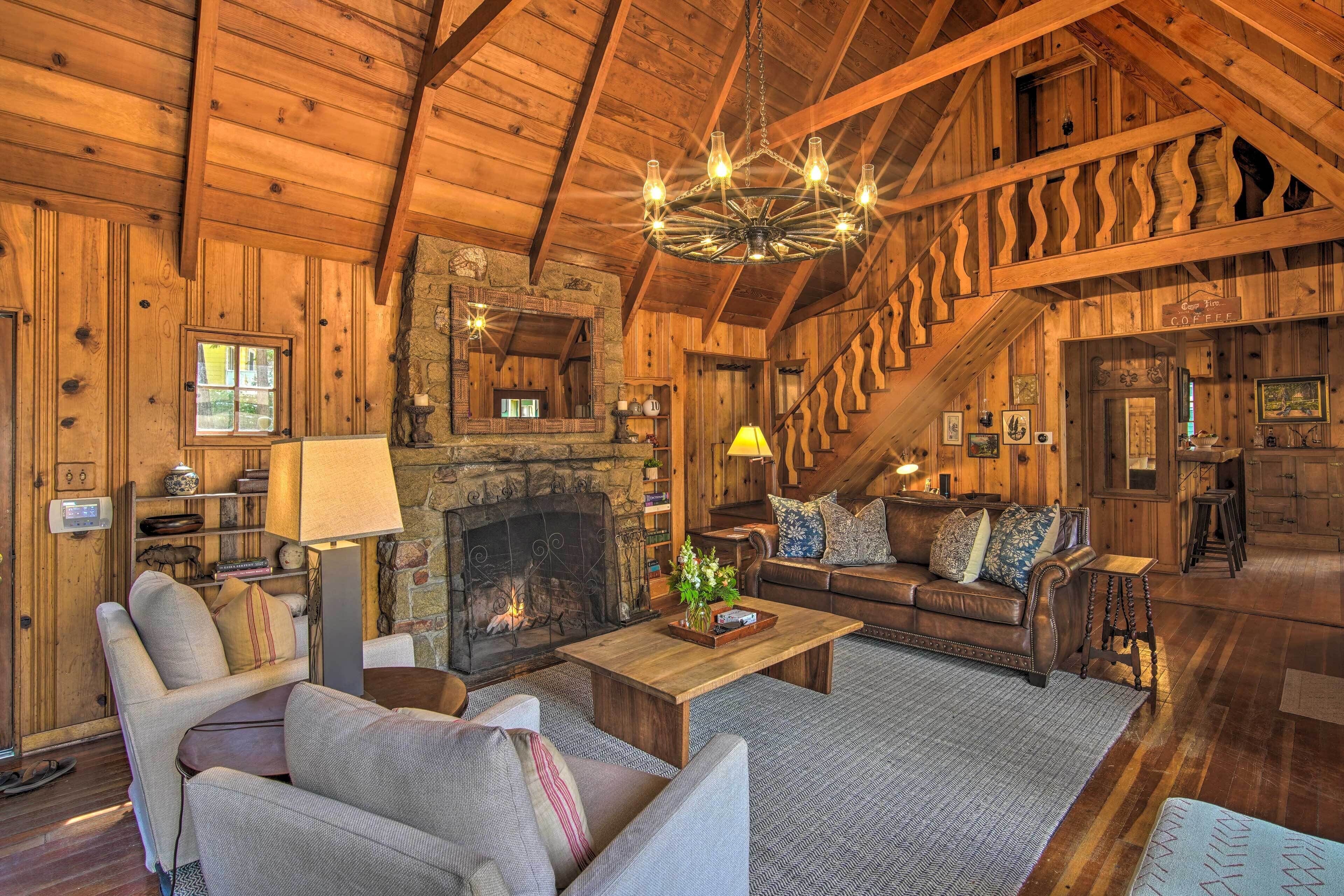 Vintage Lake Arrowhead Cabin - Walk to Lake!