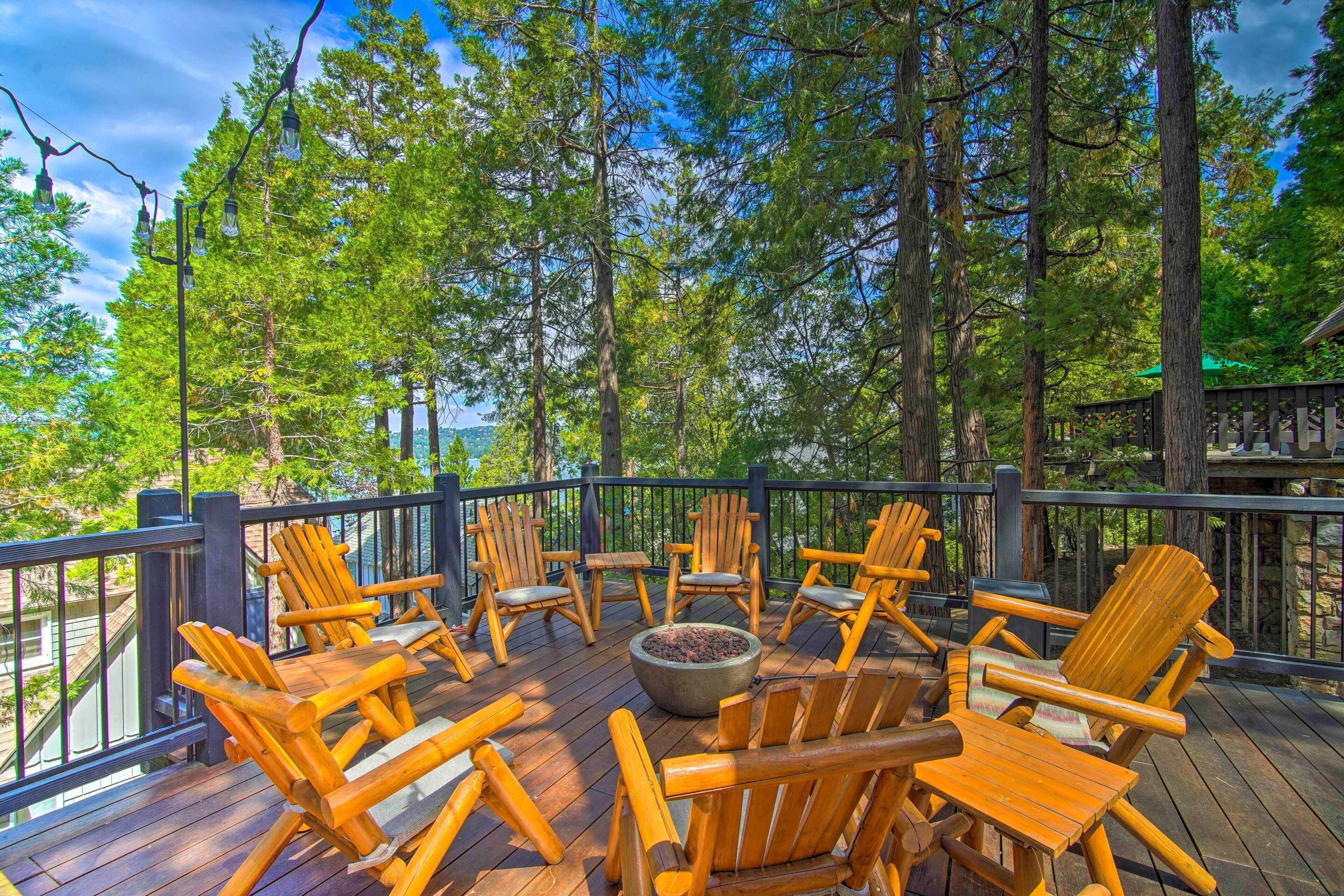 Vintage Lake Arrowhead Cabin - Walk to Lake!