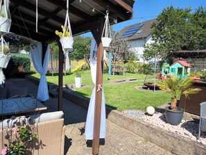 Outdoor dining - Ruhige Familienfreundliche Ferienwohnung Direkt im Hochwald (Losheim am See)