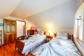 4 bedrooms, iron/ironing board, Internet, bed sheets