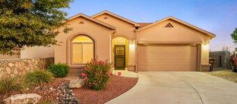 Comfy SW Home with Private Yard & Mountain Views!