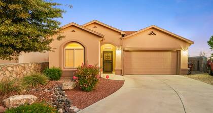 Comfy SW Home with Private Yard & Mountain Views!