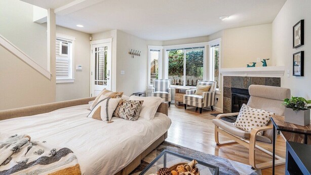 3 bedrooms, desk, iron/ironing board, free WiFi - Perch - Walk to Lake Union! Spacious 3BR/3.5BA w/ Garage (Seattle)