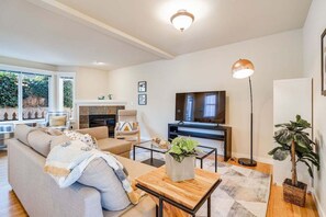 Télévision, cheminée