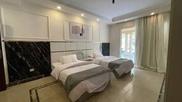 3 bedrooms, iron/ironing board, WiFi, bed sheets