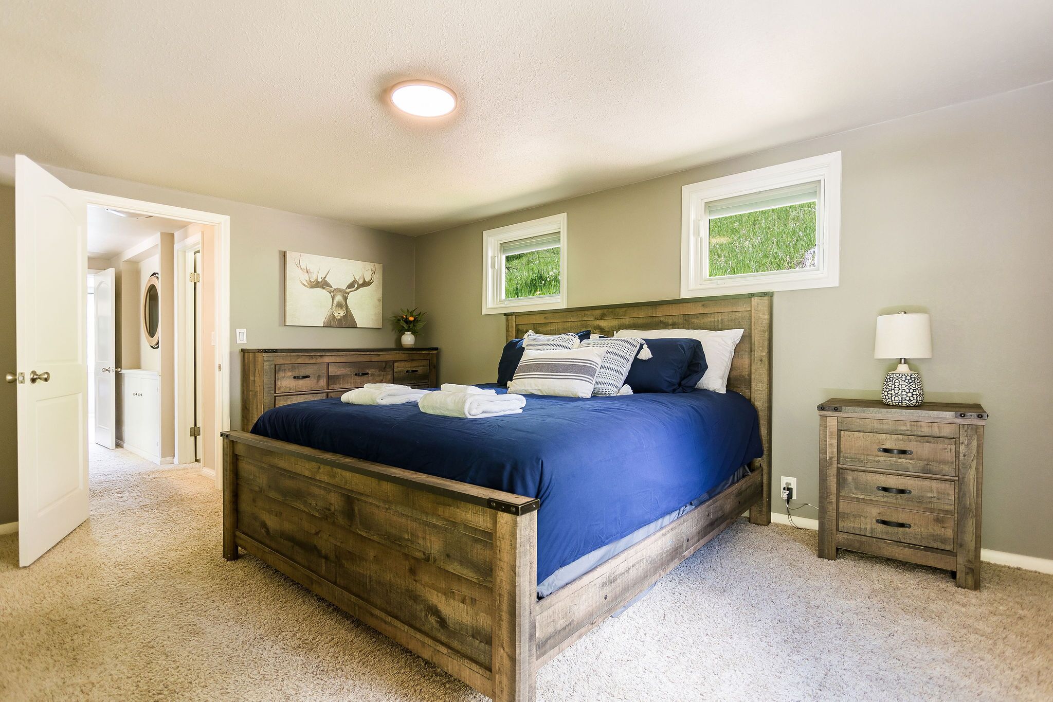 3 bedrooms, travel crib, WiFi, bed sheets