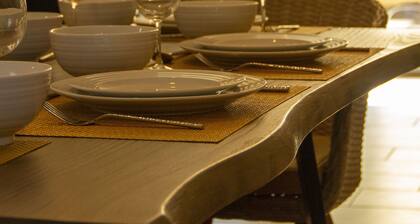 Brand New - Gracious Old Town Guest House w/ Hot Tub