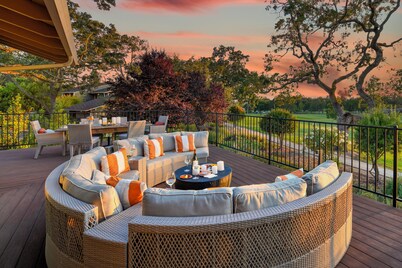 Enjoy a glass of wine & watch Napas stunning sunsets from sofa on huge deck! 3ba