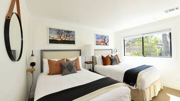 3 bedrooms, in-room safe, desk, iron/ironing board