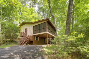 Exterior - Smoky Mtn Hideaway: Screened Porch & Fire Pit (Otto)