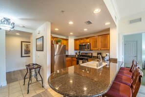 Private kitchen - 7609 Amazing Condo 3bd/2bth Next to Golf Club (Kissimmee)