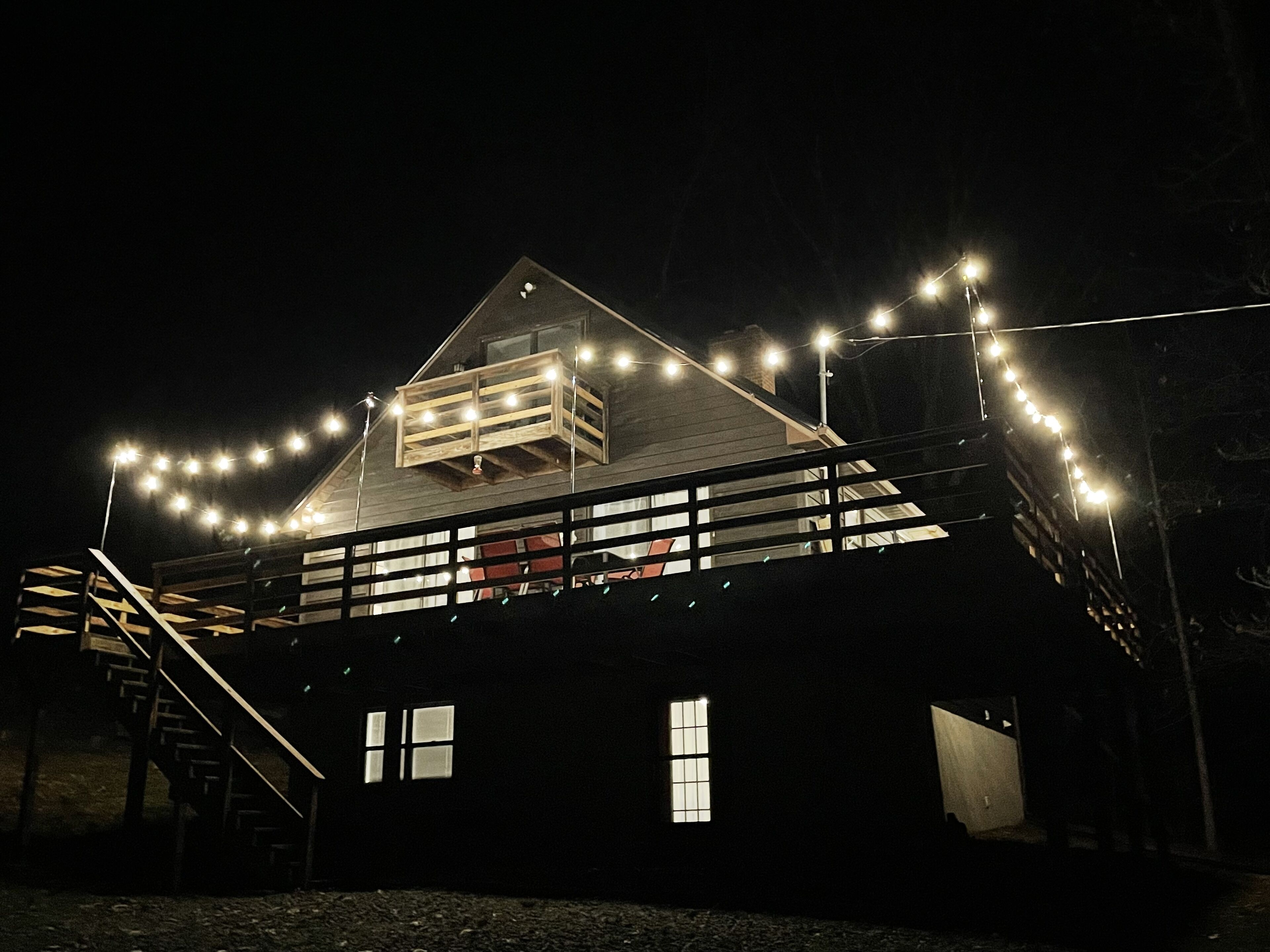 Modern cabin secluded on 4 acres. Large deck, pool/ping pong table & fire pit!