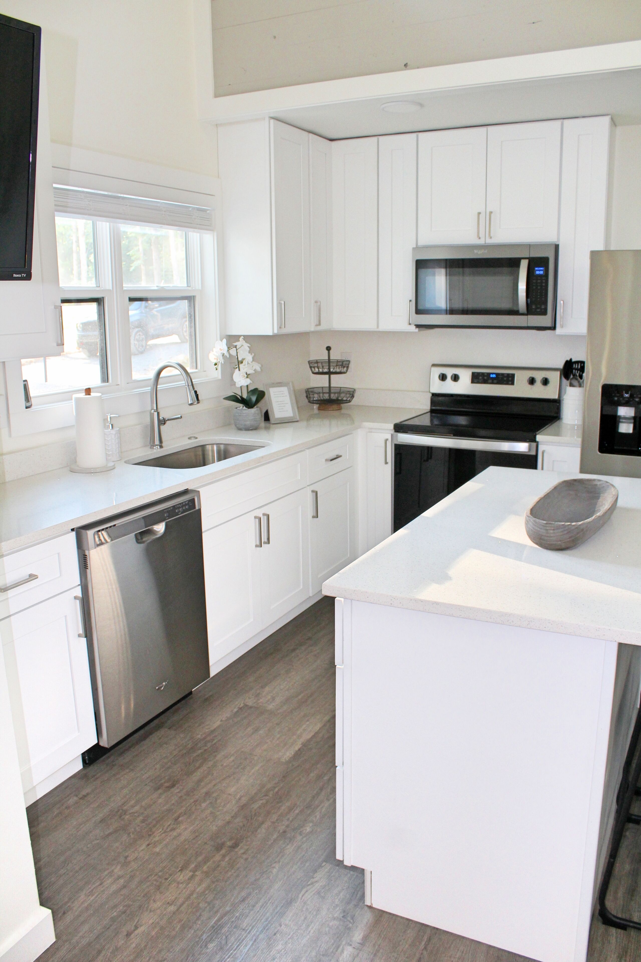 Tiny Home in the woods with Hot tub, swing and hiking trails