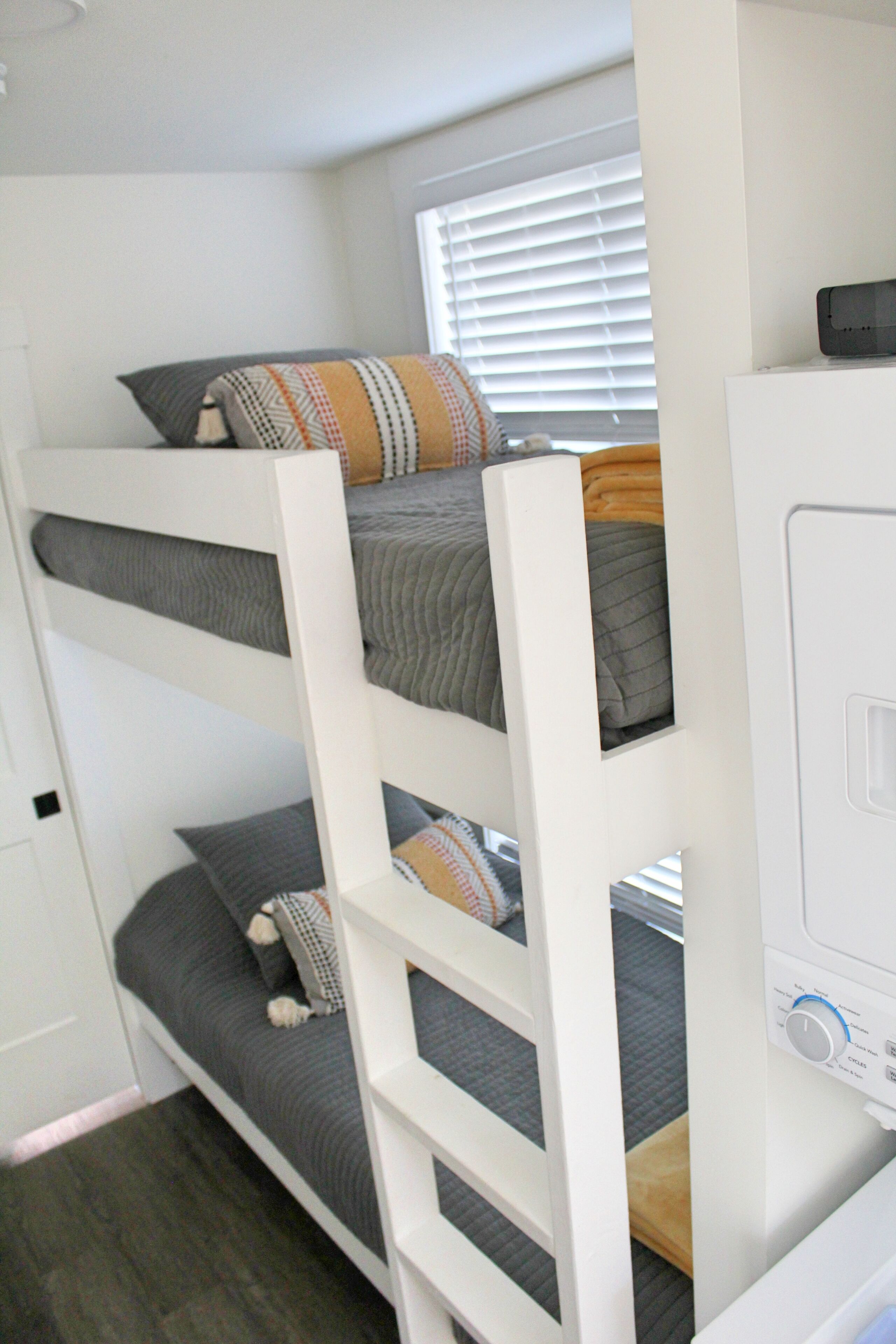 Tiny Home in the woods with Hot tub, swing and hiking trails