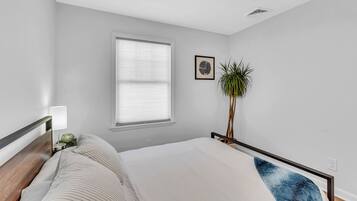2 bedrooms, travel cot, free WiFi, bed sheets