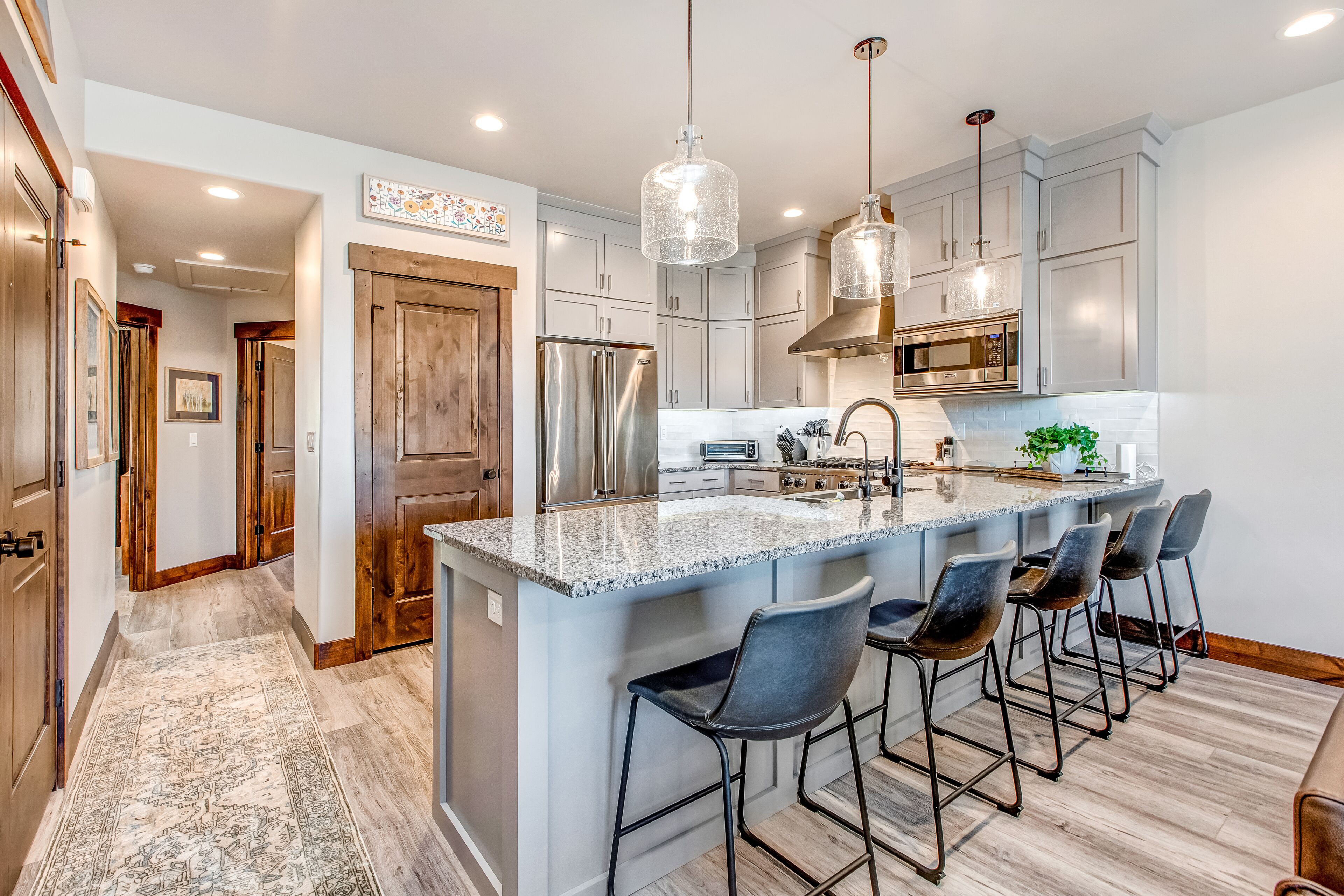 Kylskåp, mikrovågsugn, ugn och spishäll