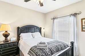 3 habitaciones, escritorio, tabla de planchar con plancha y wifi gratis 