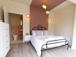 2 bedrooms, travel cot, WiFi - Cosy and Modern 2-Bed Bungalow 150m from Beach (East Runton)