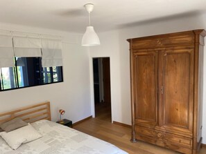4 Schlafzimmer, Bügeleisen/Bügelbrett, kostenloses WLAN, Bettwäsche
