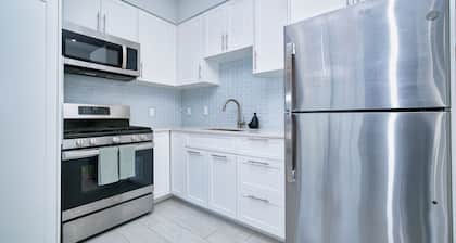 1 bedroom walking distance to the beach!