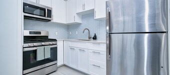 1 bedroom walking distance to the beach!