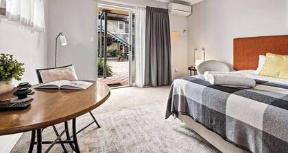 Bette - Central Studio Apartment right in town