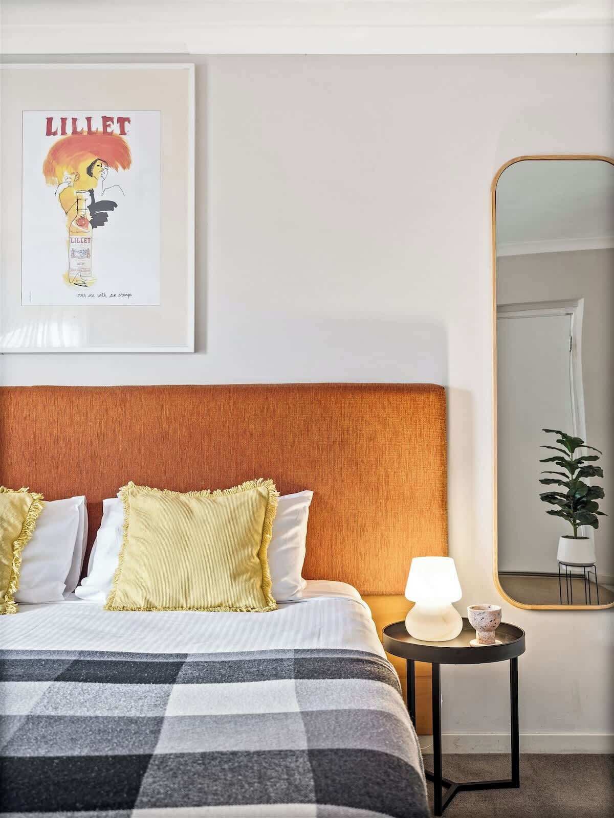 WiFi, bed sheets