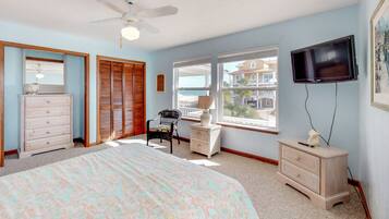 4 bedrooms, iron/ironing board, internet, bed sheets