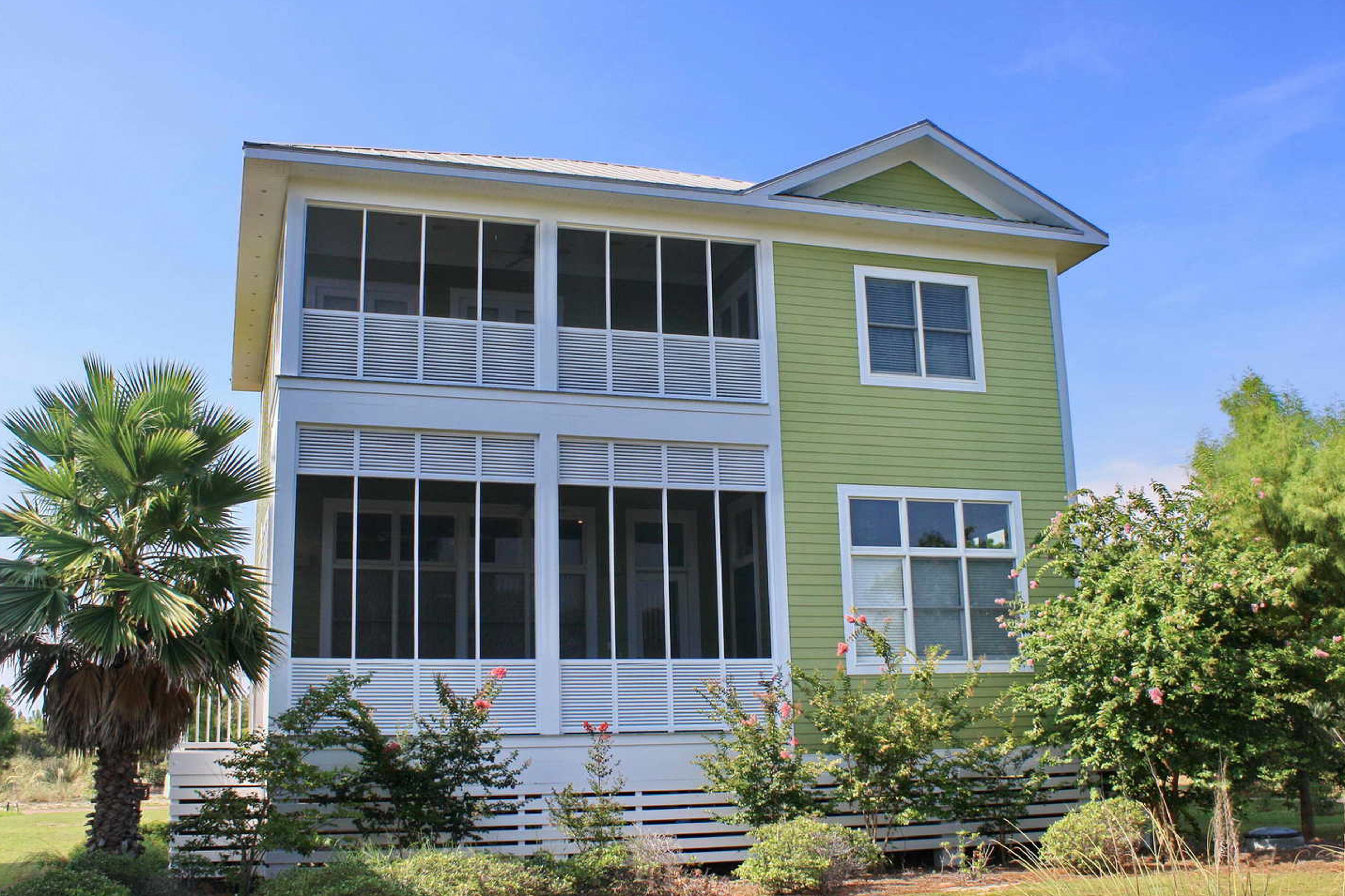 Wonderful dog-friendly home with elevator, grill, on-site outdoor pools and gym