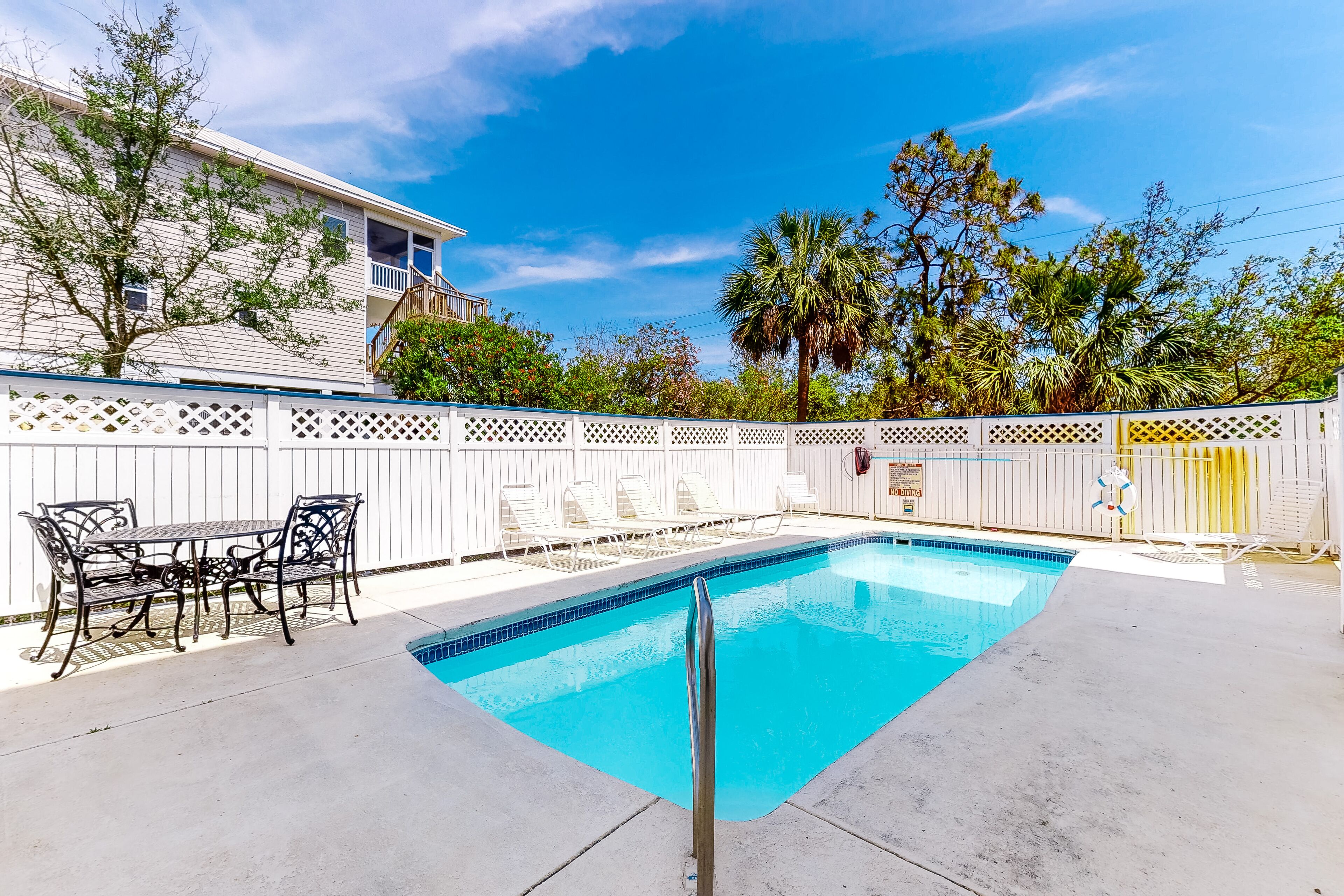 Dog-friendly home with private heated pool, beach gear, fireplace, elevator