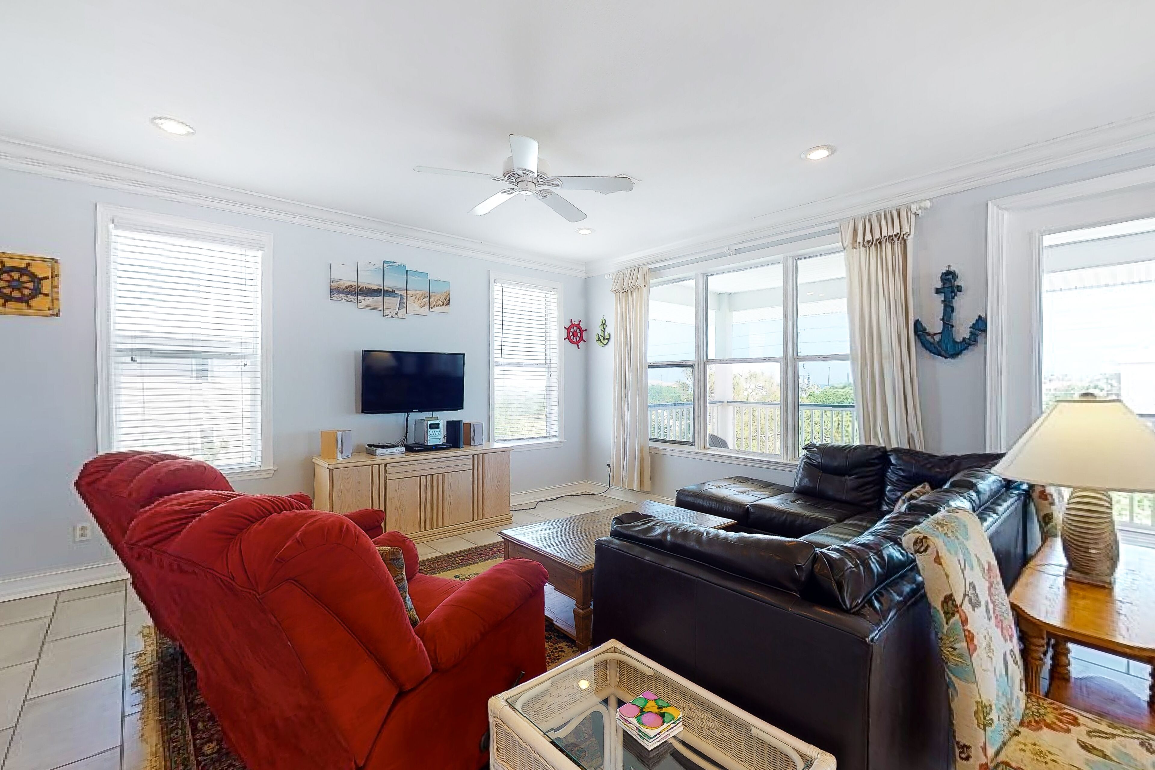 Dog-friendly home with private heated pool, beach gear, fireplace, elevator