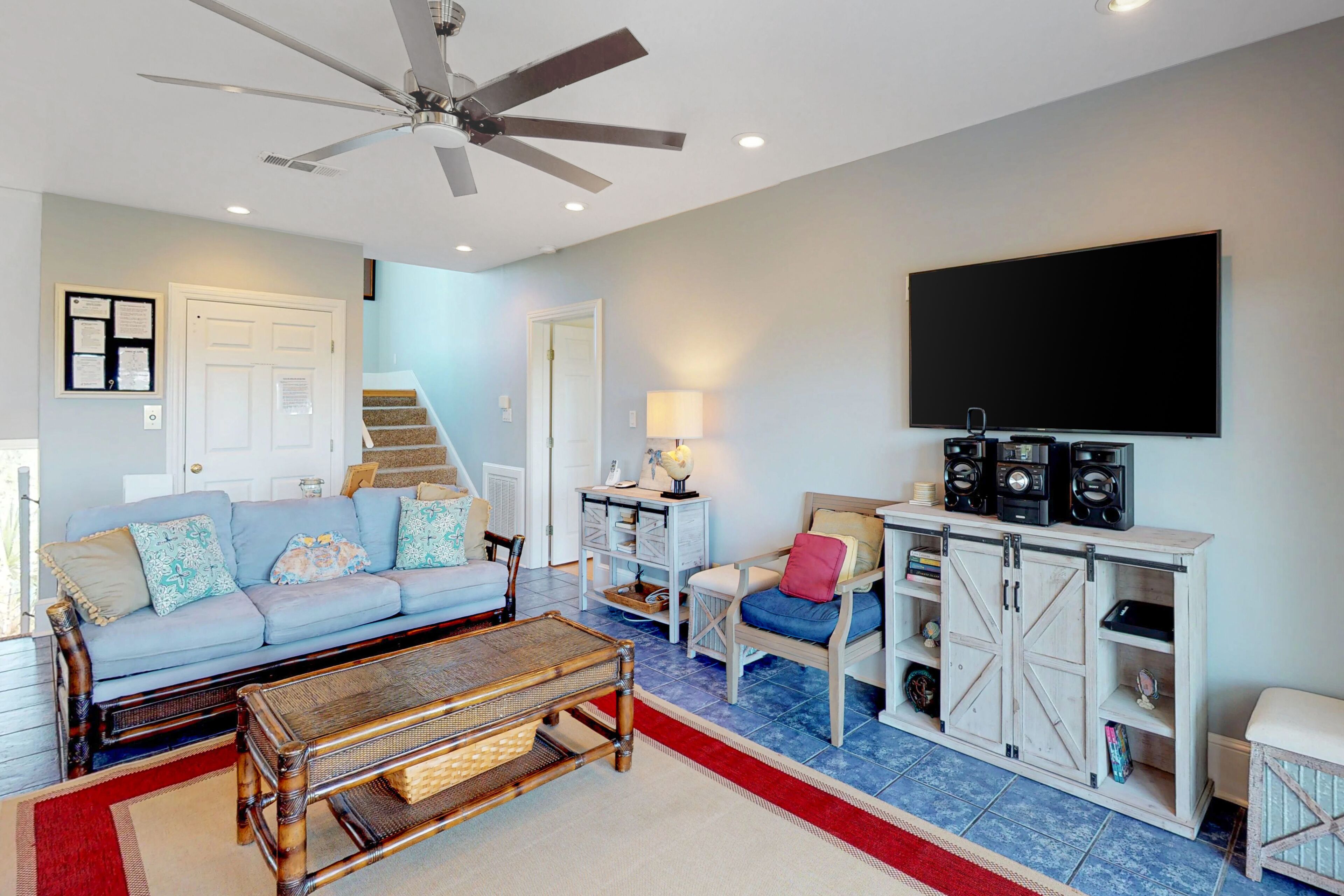 Dog-friendly home with beach gear, private & community pools, elevator, gym