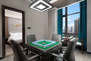 Suite, 1 King Bed, Smoking (Mahjong)