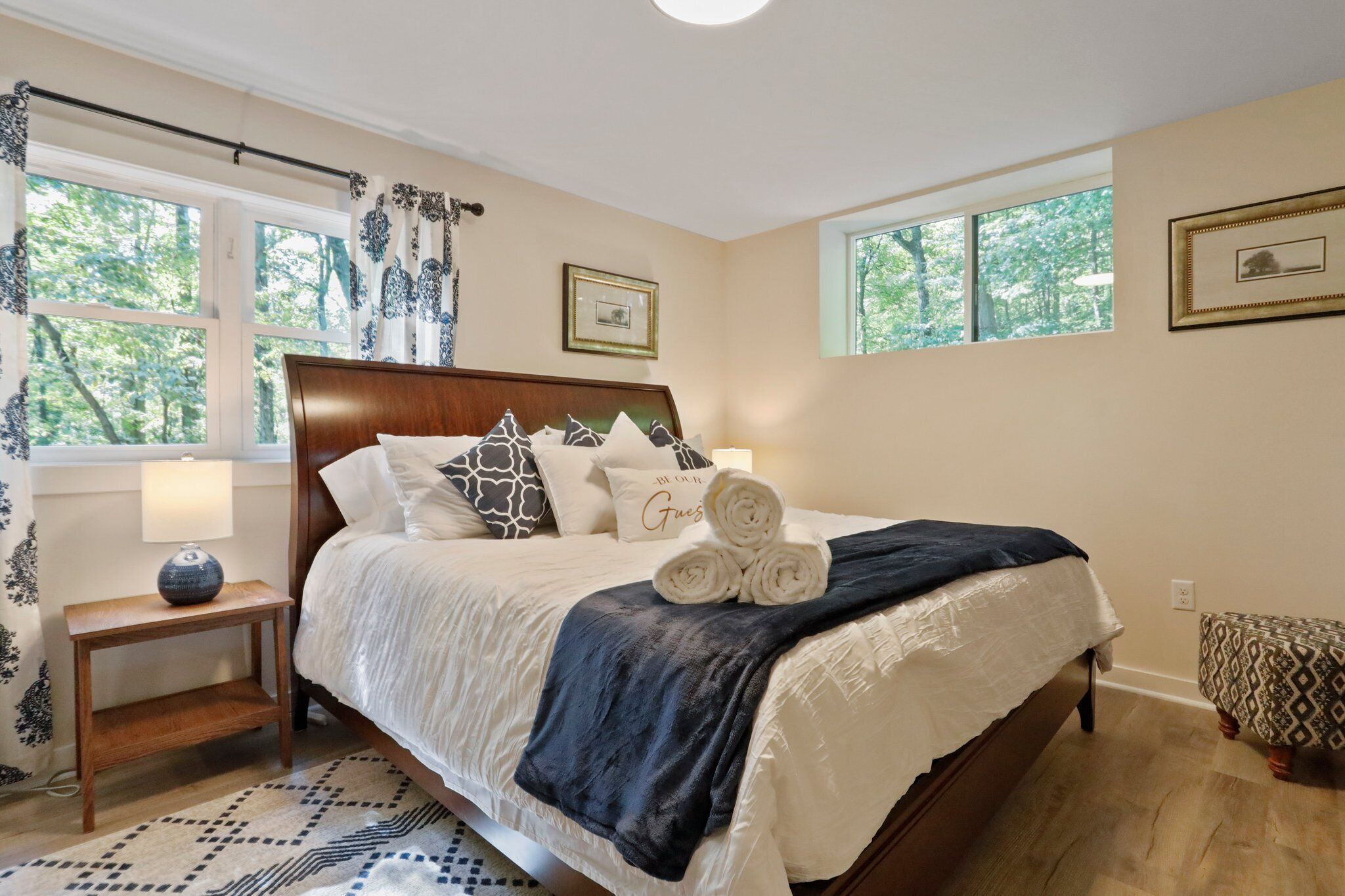 Hallmark CHRISTMAS~Ski WHITETAIL30miles~2 Fireplaces~ HOT TUB~2 SCREENED PORCHes