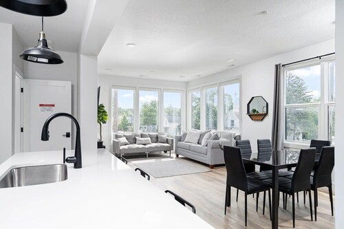 NEW Slabtown Suites 201