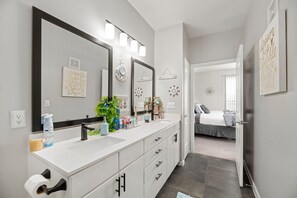 Combined shower/bathtub, hair dryer, towels, soap