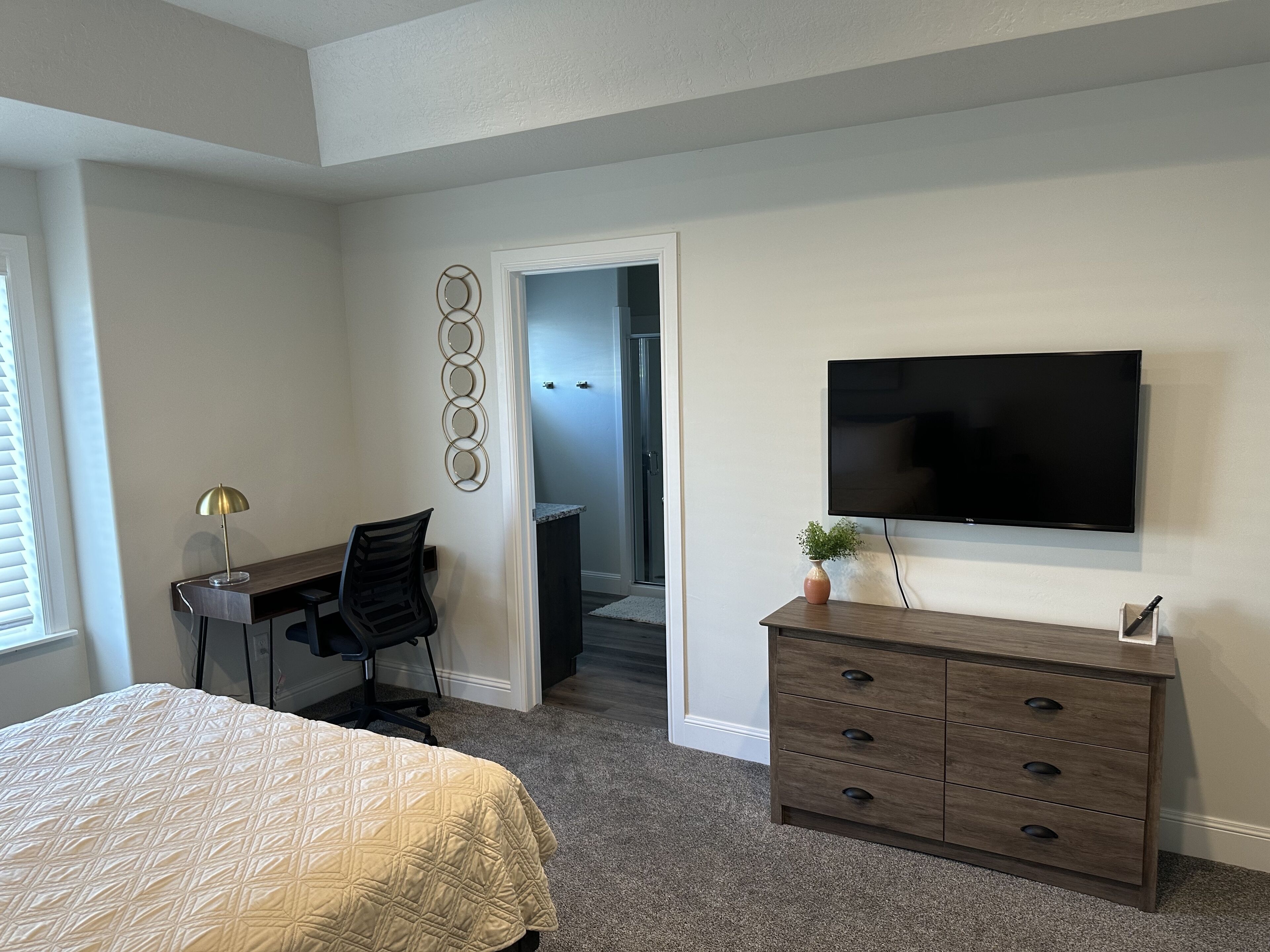 5 Schlafzimmer, Schreibtisch, kostenloses WLAN, Bettwäsche