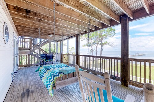 Bayfront home on the East End with private heated pool, fishing pier & deck
