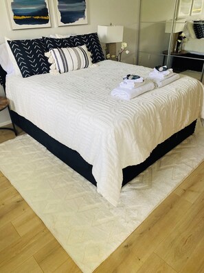 2 bedrooms, desk, iron/ironing board, free WiFi