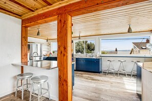 Fridge, microwave, oven, stovetop - Wonderful waterfront home w/360-degree views, chef’s kitchen, game room, patio (Bainbridge Island)