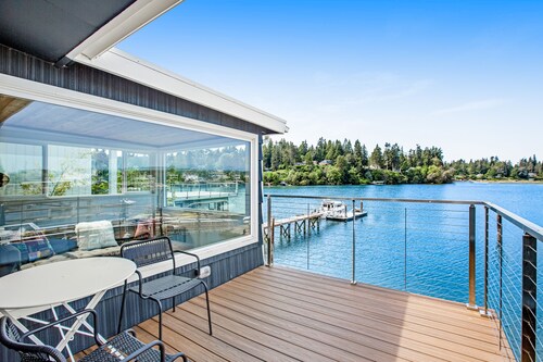 A Serene Waterfront Sanctuary with 360° Views