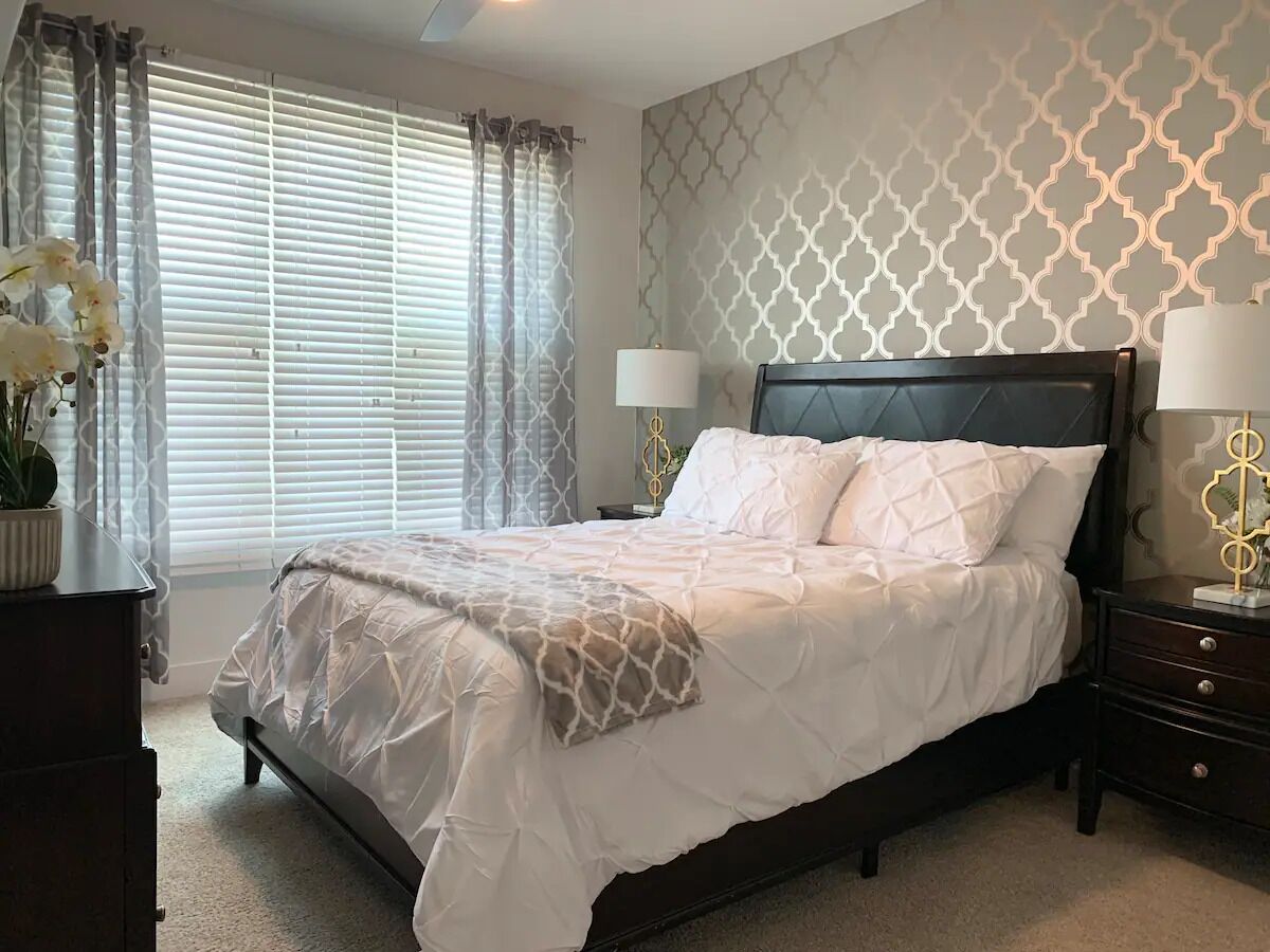 Insta-worthy 1-BR Luxury gem at Legacy West