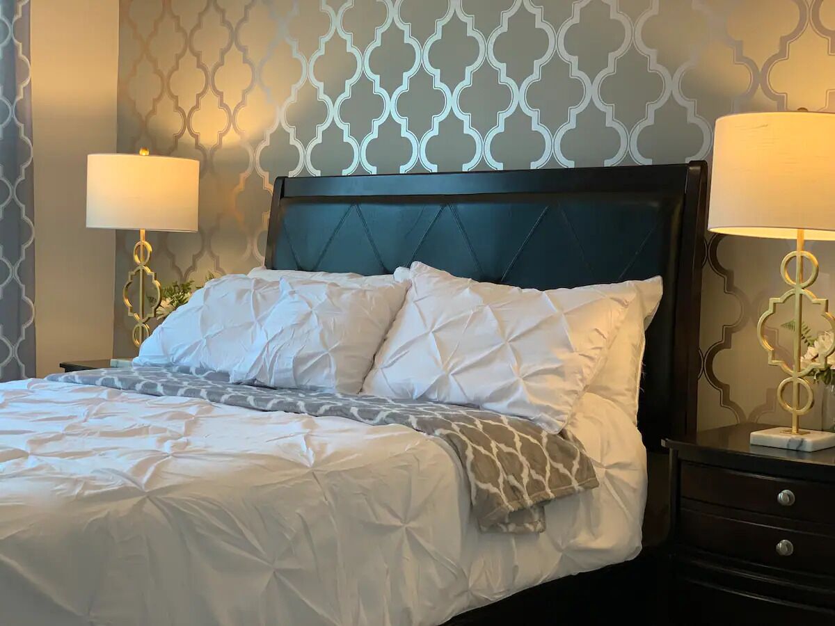 Insta-worthy 1-BR Luxury gem at Legacy West