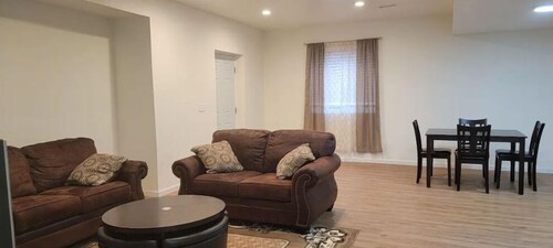 2 bedroomsand 2 bathrooms beautiful walkout basement.