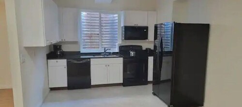 2 bedroomsand 2 bathrooms beautiful walkout basement.