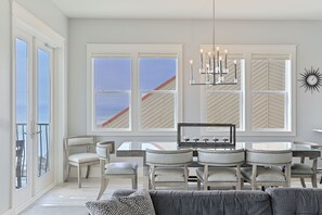 Smart-TV, Kamin, DVD-Player, Bücher