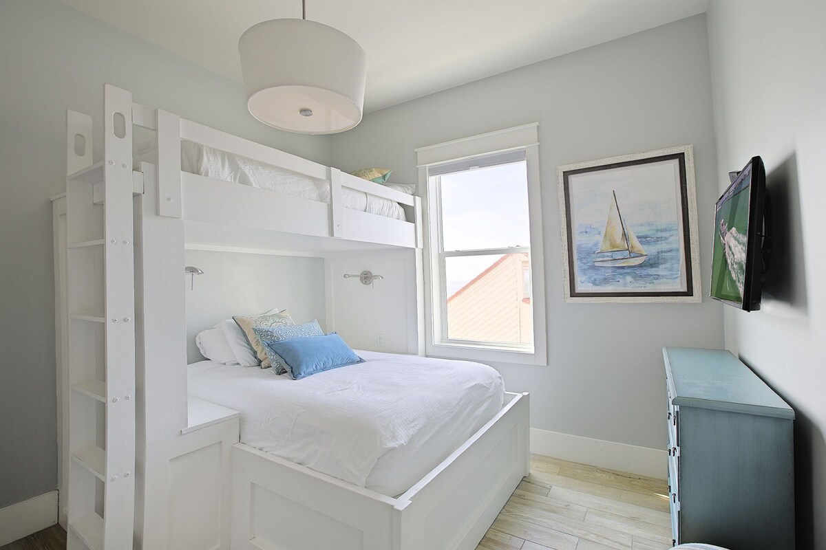 Photo 13 of Beaux Soleil - Stunning & Modern Beachfront Luxury Home!