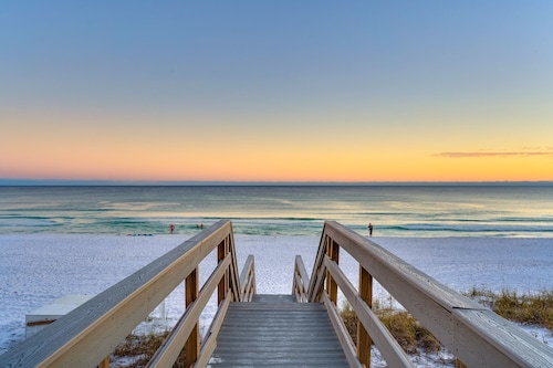 Beaux Soleil - Stunning & Modern Beachfront Luxury Home!